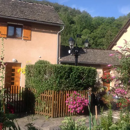 D'hillaire 2/4 Personnes à Saint Jean Du Bleymard Casa vacanze *